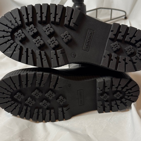 NWT Ten Points Black Alina Chelsea Boots - Picture 8 of 11